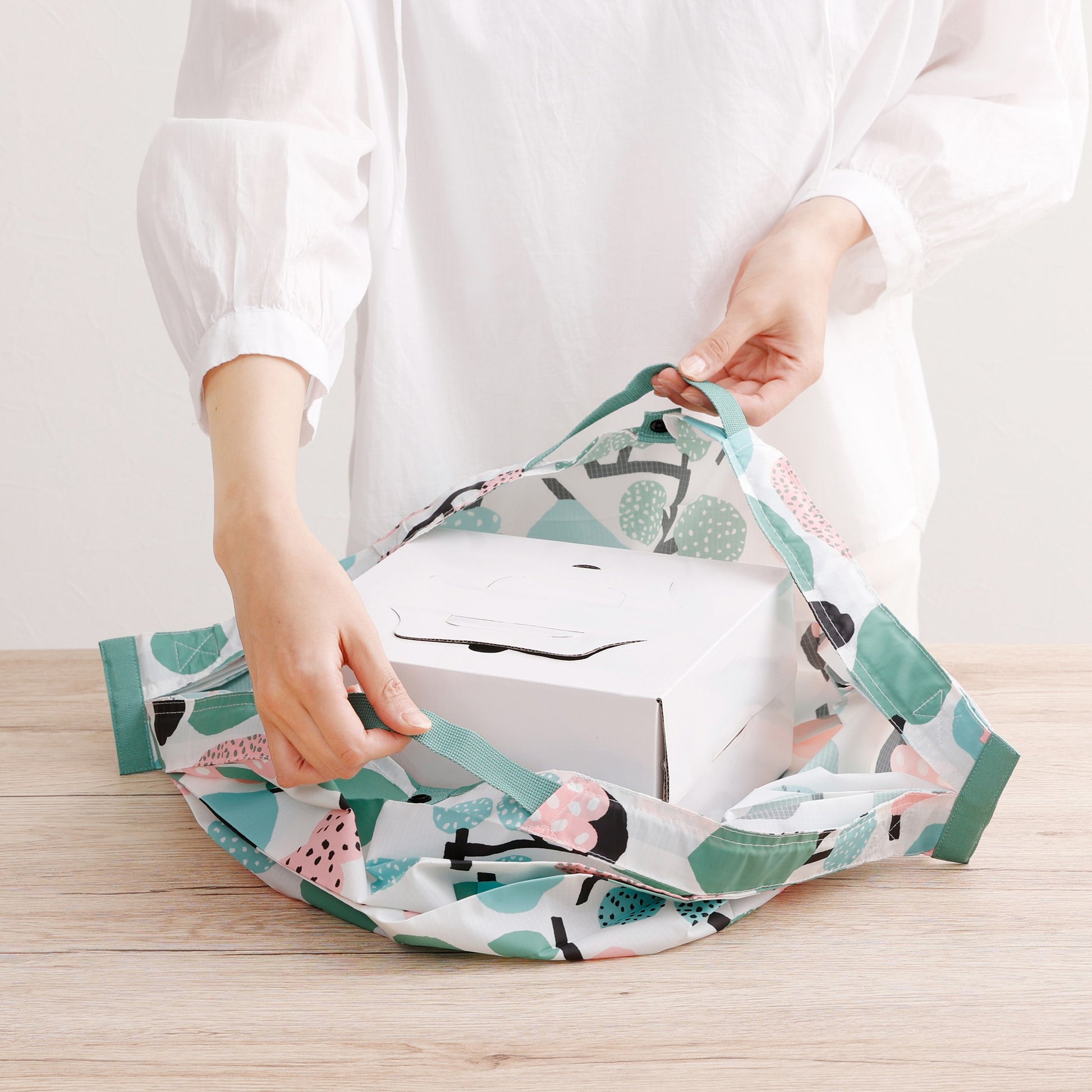 Shupatto one pull foldable bag